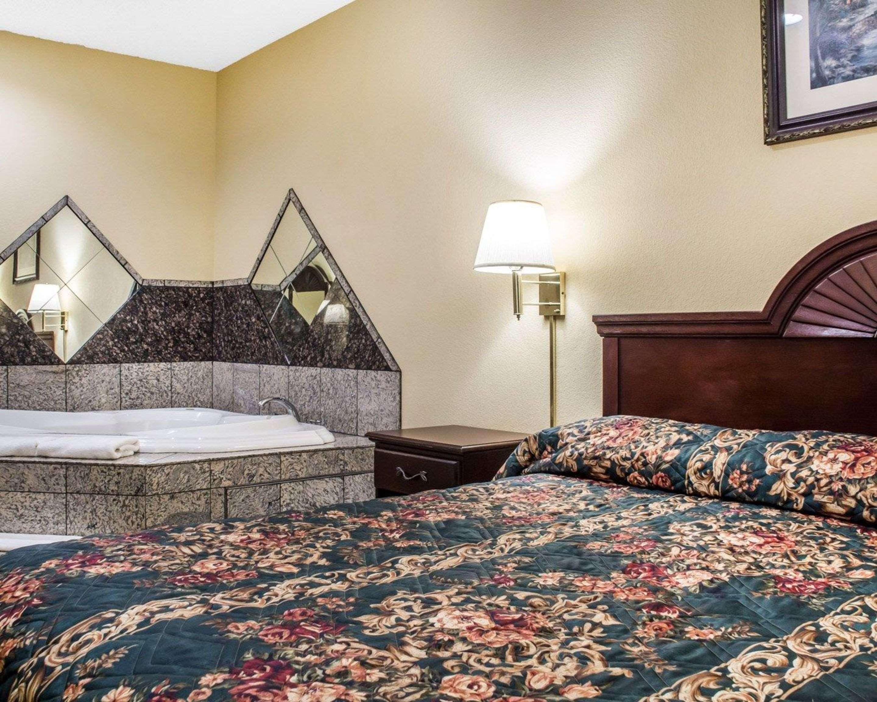 Econo Lodge & Suites Airport North Syracuse Kültér fotó